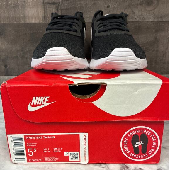 Nike Women's 5.5 Black White Tanjun Low Top Mesh Sneaker Athletic Running LB3-5 - Picture 3 of 6